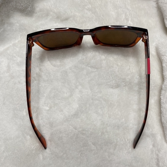 Animal print sunglasses - Picture 3 of 3
